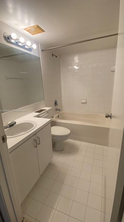 For Rent: $2,500 (2 beds, 2 baths, 966 Square Feet)