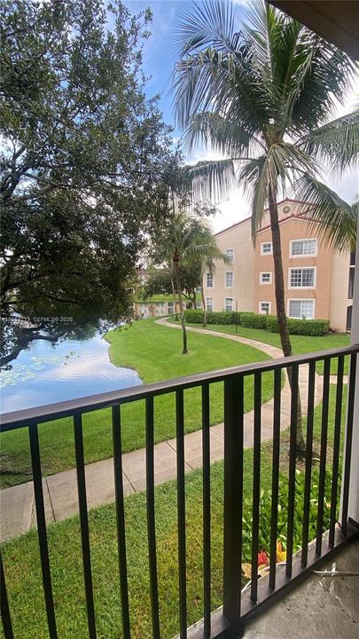 For Rent: $2,500 (2 beds, 2 baths, 966 Square Feet)
