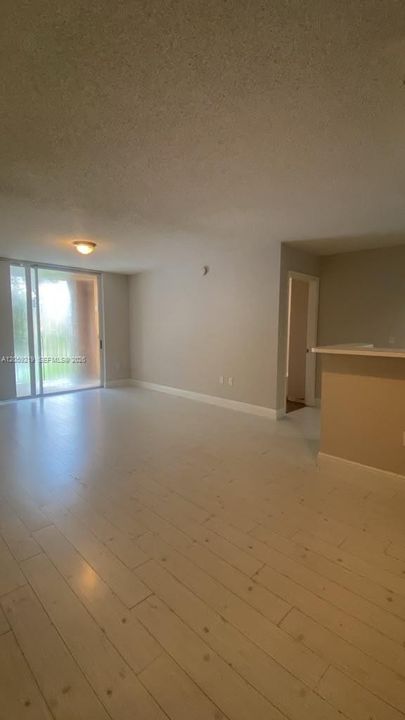 For Rent: $2,500 (2 beds, 2 baths, 966 Square Feet)