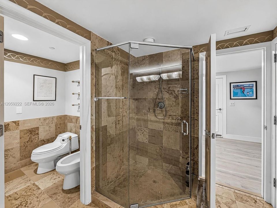 В аренду: $25,000 (1 спален, 2 ванн, 1660 Квадратных фут)