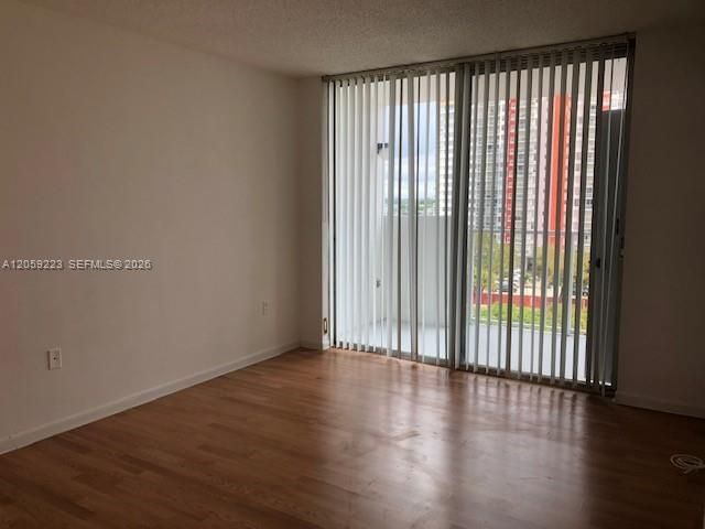 В аренду: $1,800 (1 спален, 1 ванн, 825 Квадратных фут)