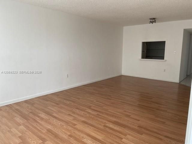 В аренду: $1,800 (1 спален, 1 ванн, 825 Квадратных фут)