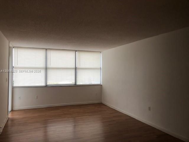 В аренду: $1,800 (1 спален, 1 ванн, 825 Квадратных фут)