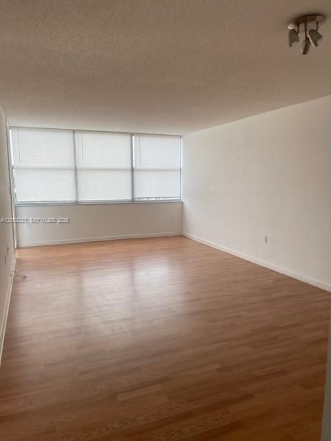 В аренду: $1,800 (1 спален, 1 ванн, 825 Квадратных фут)