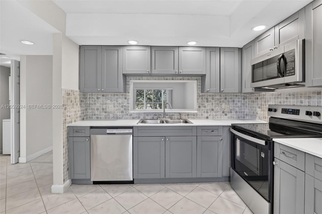 На продажу: $189,000 (2 спален, 2 ванн, 1192 Квадратных фут)