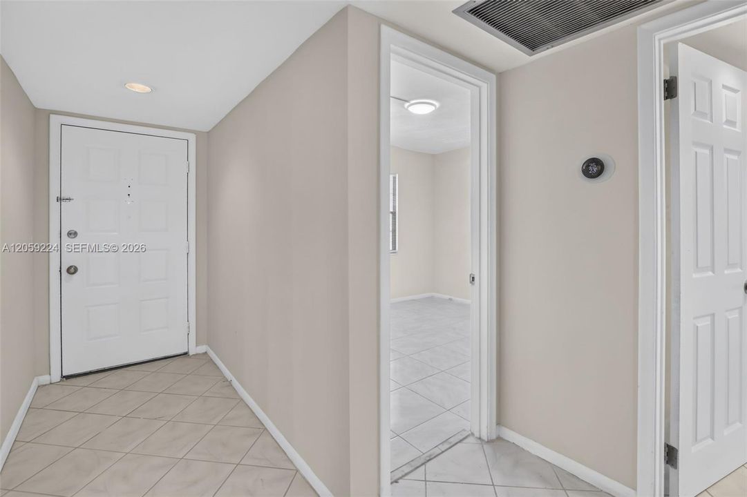 На продажу: $189,000 (2 спален, 2 ванн, 1192 Квадратных фут)
