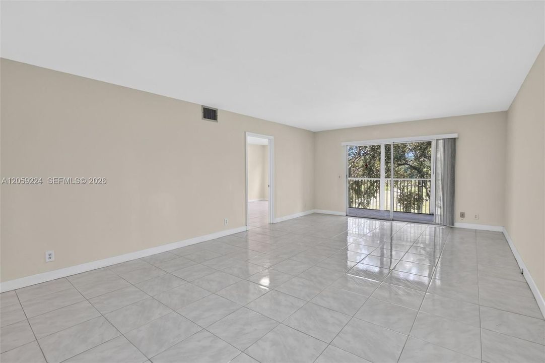 На продажу: $189,000 (2 спален, 2 ванн, 1192 Квадратных фут)