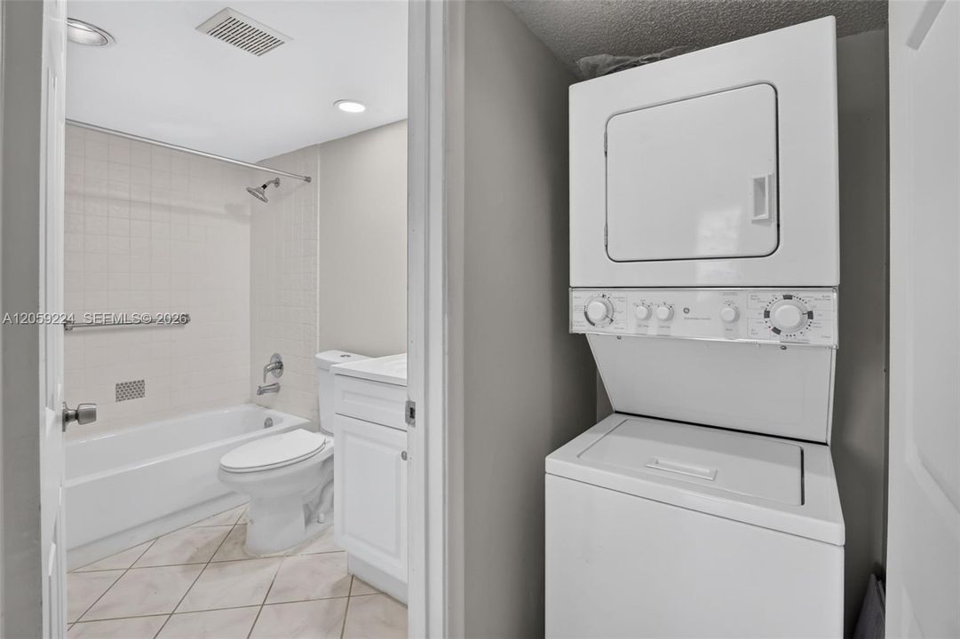 На продажу: $189,000 (2 спален, 2 ванн, 1192 Квадратных фут)