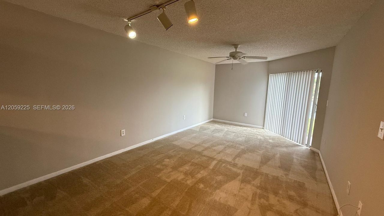В аренду: $1,750 (1 спален, 1 ванн, 744 Квадратных фут)