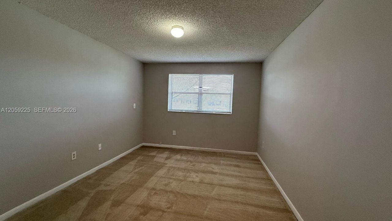 В аренду: $1,750 (1 спален, 1 ванн, 744 Квадратных фут)