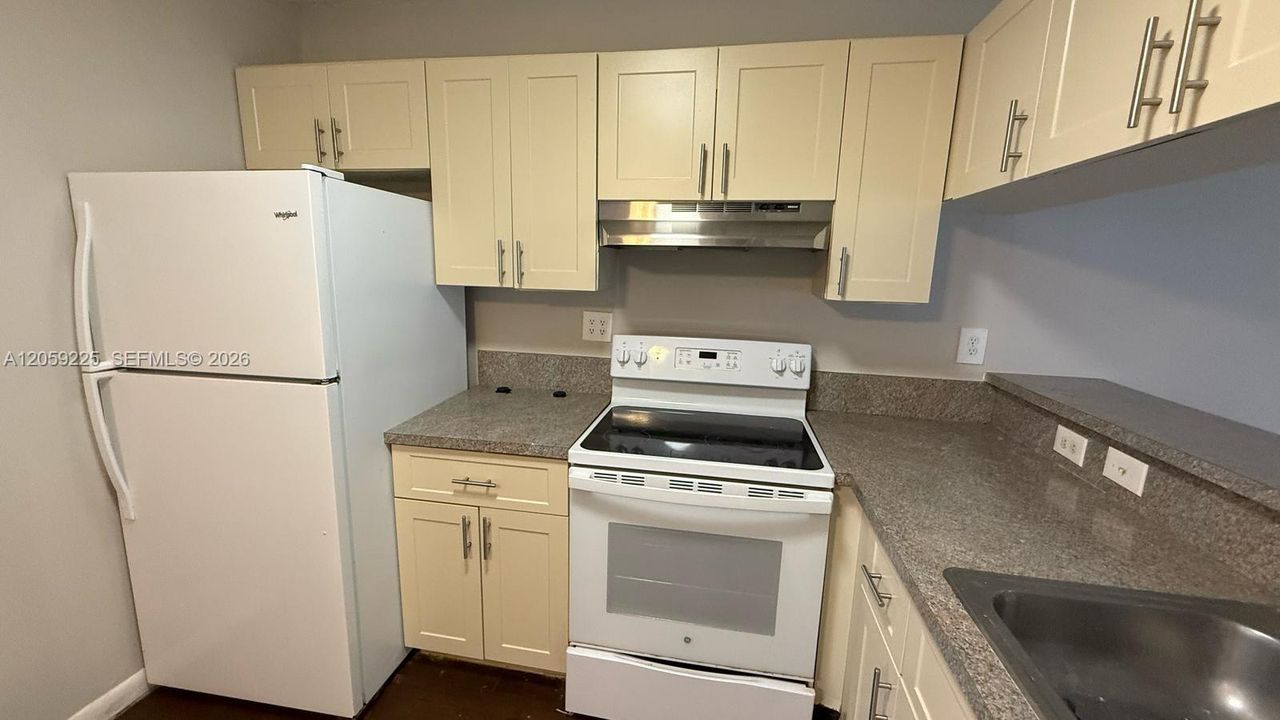 В аренду: $1,750 (1 спален, 1 ванн, 744 Квадратных фут)