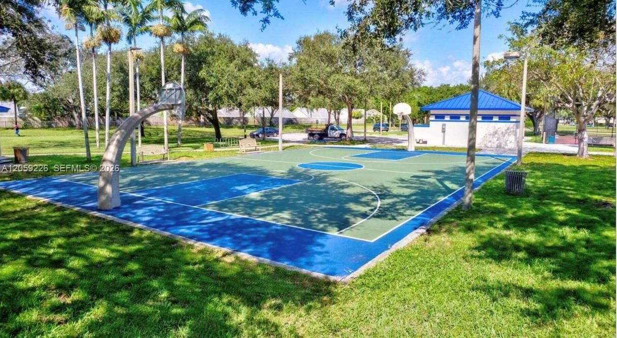For Rent: $2,500 (3 beds, 2 baths, 1380 Square Feet)