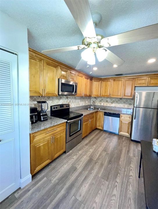For Rent: $2,500 (3 beds, 2 baths, 1380 Square Feet)