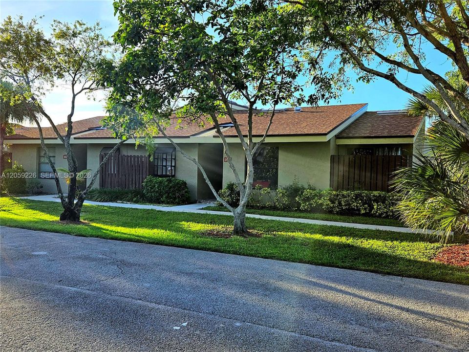 For Rent: $2,500 (3 beds, 2 baths, 1380 Square Feet)