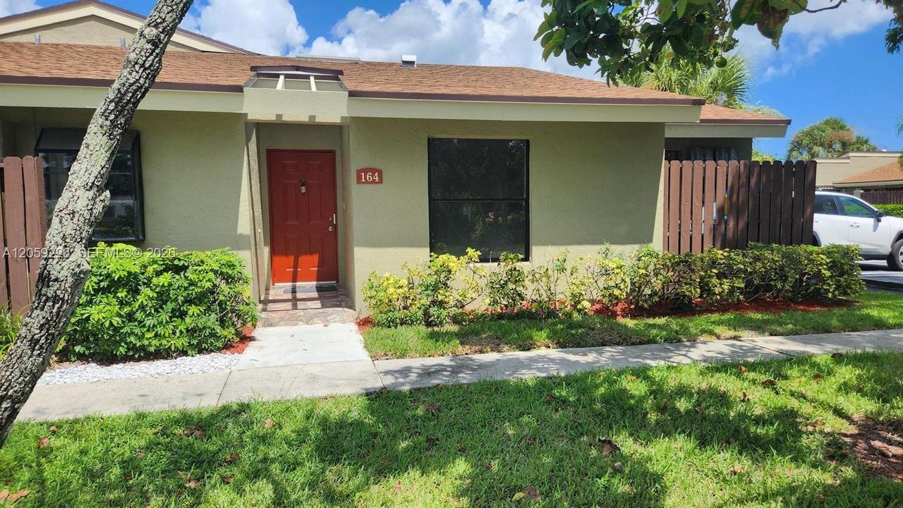 For Rent: $2,500 (3 beds, 2 baths, 1380 Square Feet)