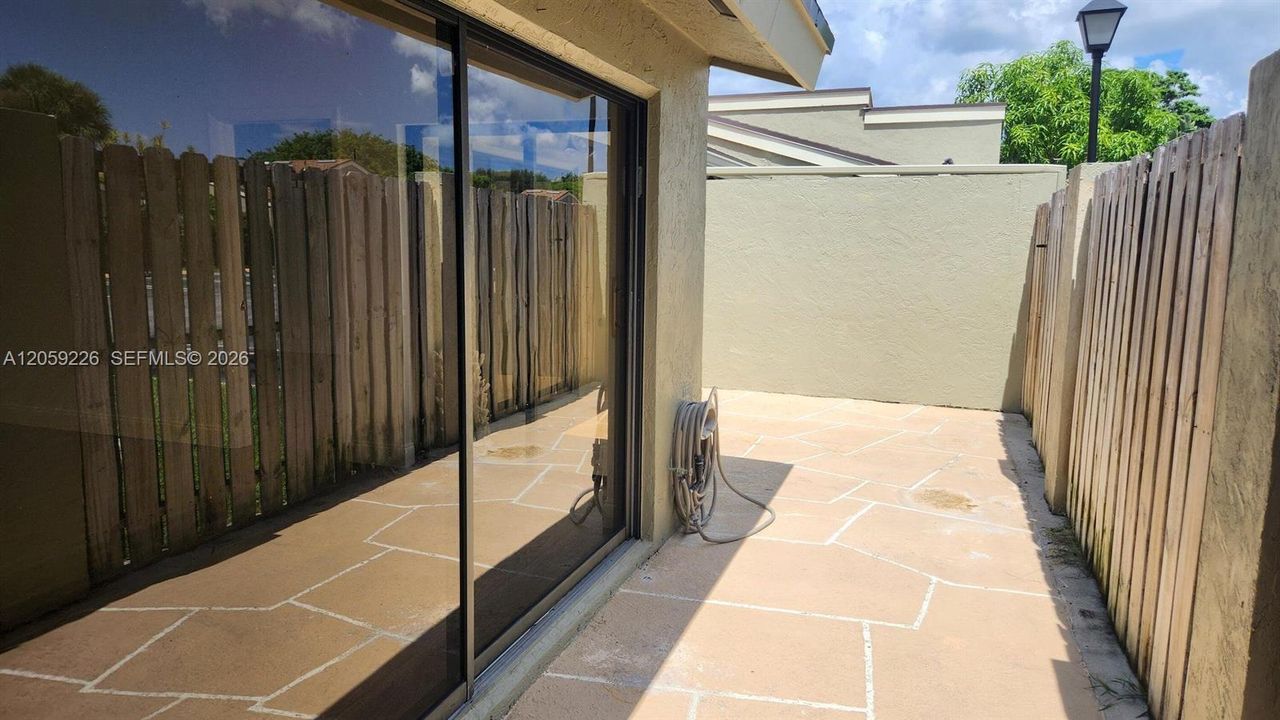 For Rent: $2,500 (3 beds, 2 baths, 1380 Square Feet)