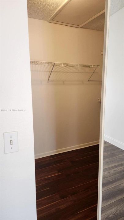 For Rent: $2,500 (3 beds, 2 baths, 1380 Square Feet)