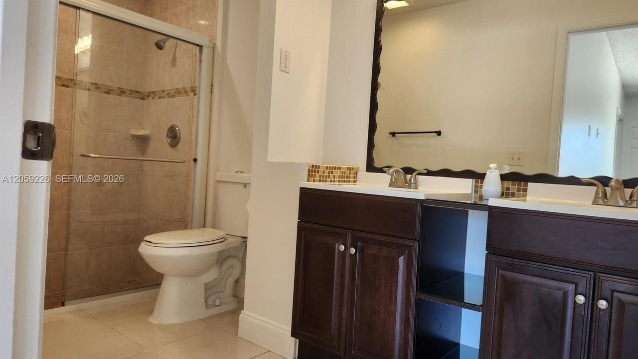 For Rent: $2,500 (3 beds, 2 baths, 1380 Square Feet)