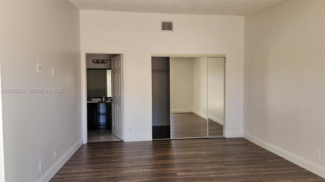 For Rent: $2,500 (3 beds, 2 baths, 1380 Square Feet)