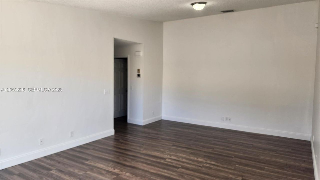 For Rent: $2,500 (3 beds, 2 baths, 1380 Square Feet)