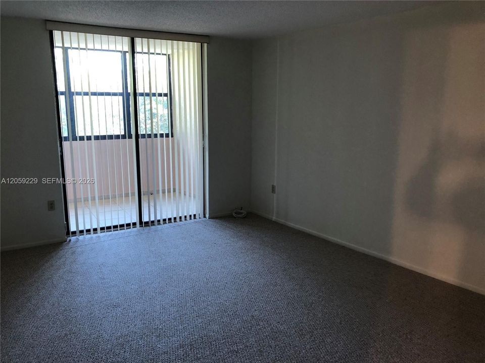 For Sale: $249,900 (1 beds, 1 baths, 895 Square Feet)