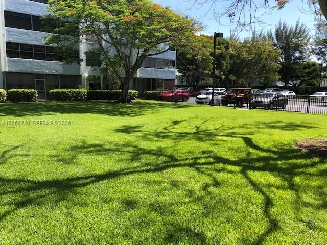 For Sale: $249,900 (1 beds, 1 baths, 895 Square Feet)