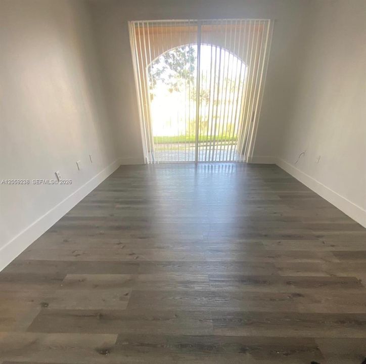 For Rent: $2,500 (2 beds, 2 baths, 977 Square Feet)