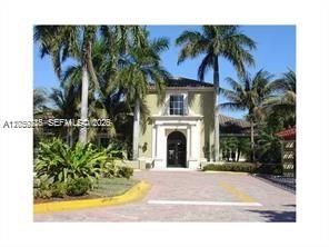 For Rent: $2,500 (2 beds, 2 baths, 977 Square Feet)