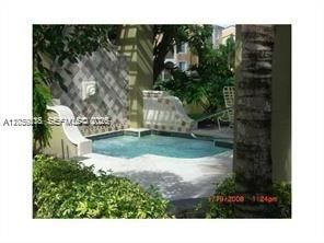 For Rent: $2,500 (2 beds, 2 baths, 977 Square Feet)