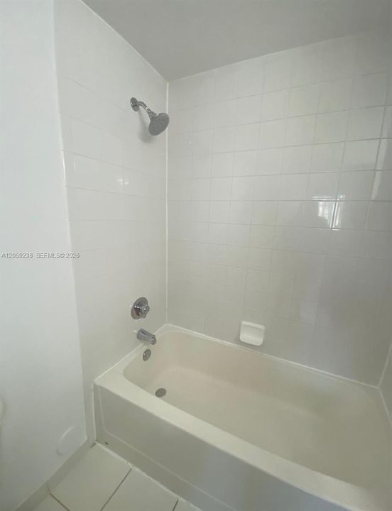 For Rent: $2,500 (2 beds, 2 baths, 977 Square Feet)