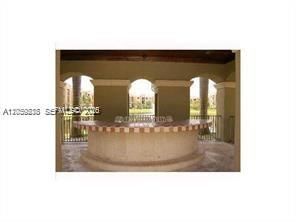 For Rent: $2,500 (2 beds, 2 baths, 977 Square Feet)