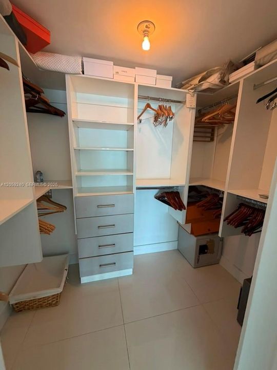 В аренду: $6,750 (2 спален, 3 ванн, 1151 Квадратных фут)