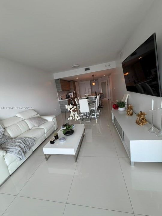 В аренду: $6,750 (2 спален, 3 ванн, 1151 Квадратных фут)