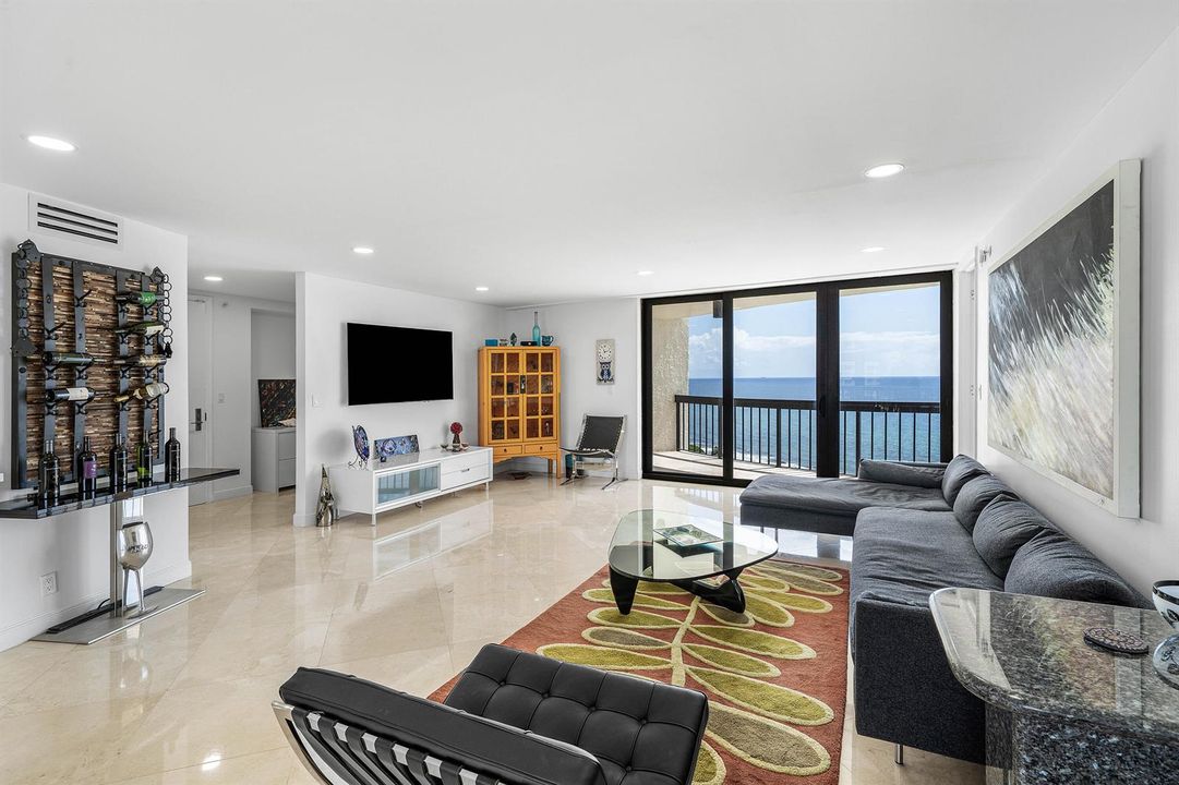 SMOOTH WHITE CEILINGS