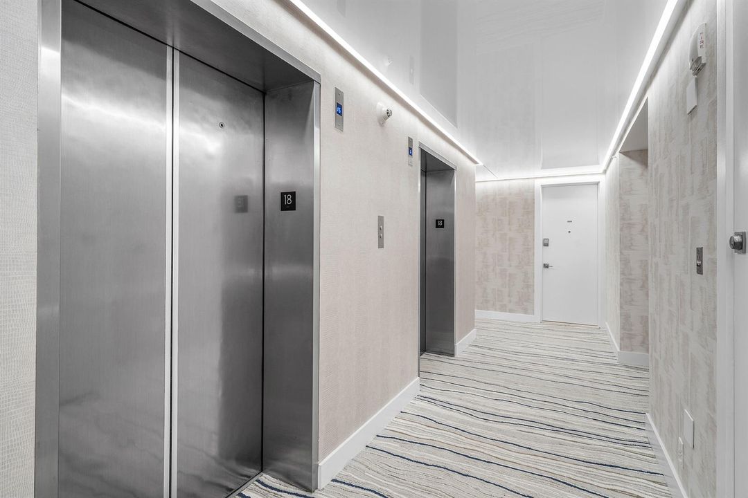 ELEVATOR LANDING - FOUR UNITS PER FLOOR