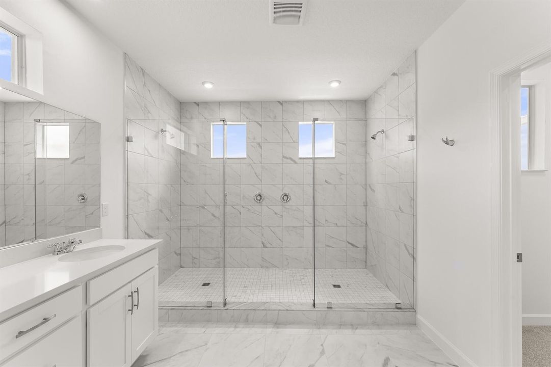 US_SEF_GRAHAM_LOT 83_owners bath 2