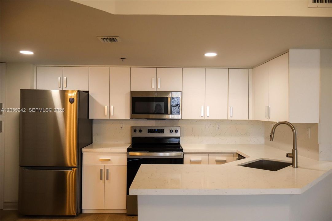 For Rent: $3,500 (2 beds, 2 baths, 1110 Square Feet)