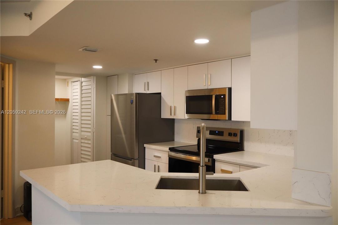 For Rent: $3,500 (2 beds, 2 baths, 1110 Square Feet)