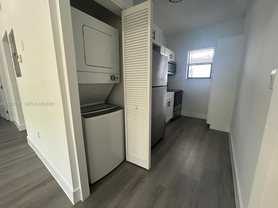For Rent: $2,600 (2 beds, 1 baths, 650 Square Feet)