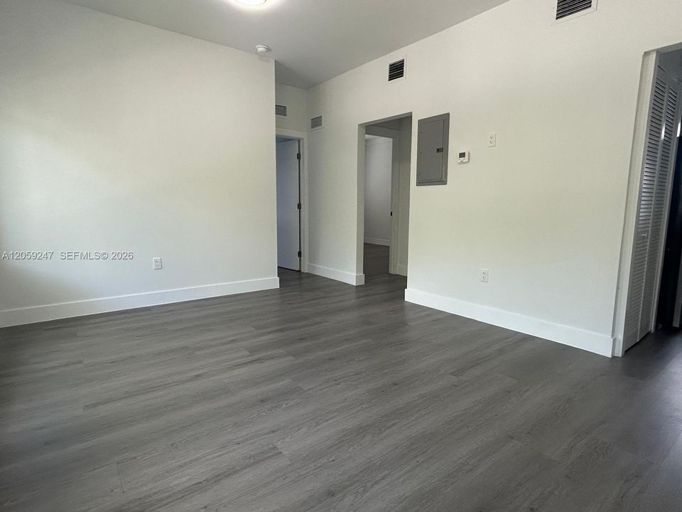 For Rent: $2,600 (2 beds, 1 baths, 650 Square Feet)