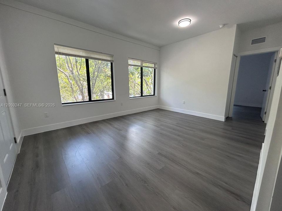 For Rent: $2,600 (2 beds, 1 baths, 650 Square Feet)