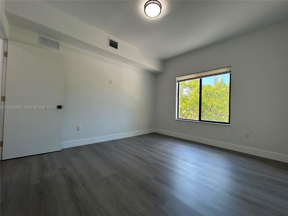 For Rent: $2,600 (2 beds, 1 baths, 650 Square Feet)