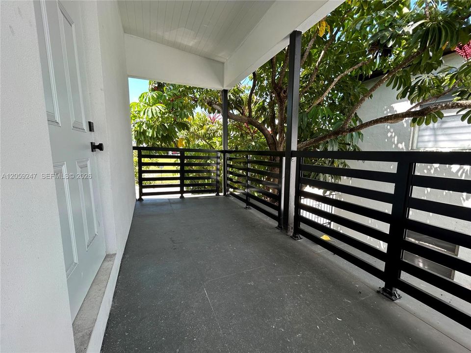 For Rent: $2,600 (2 beds, 1 baths, 650 Square Feet)