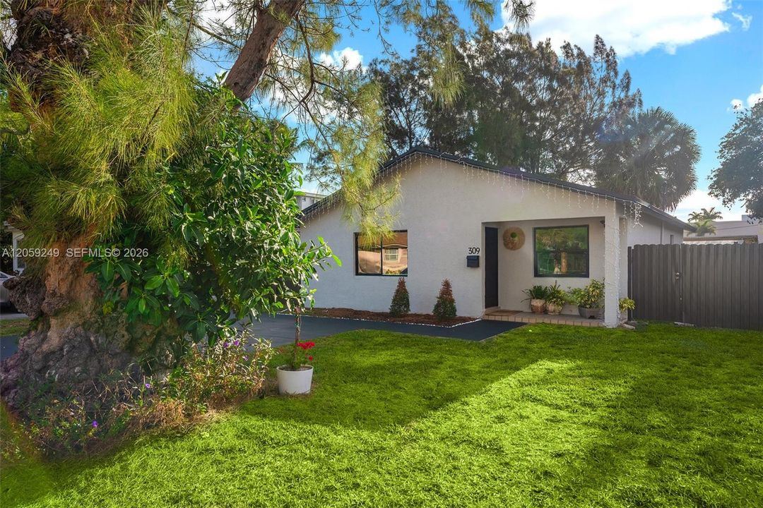 For Sale: $599,000 (3 beds, 2 baths, 1160 Square Feet)