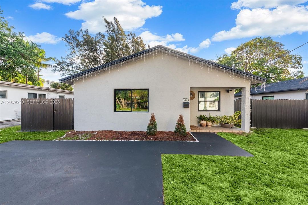 For Sale: $599,000 (3 beds, 2 baths, 1160 Square Feet)