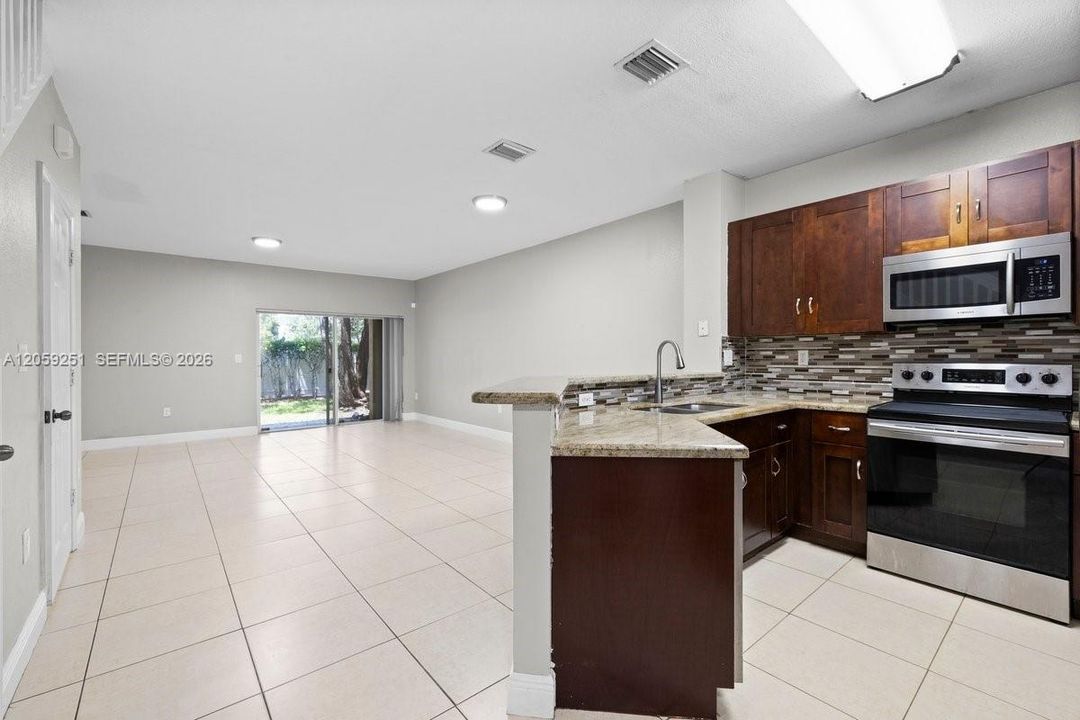 En Venta: $405,000 (2 camas, 2 baños, 1428 Pies cuadrados)