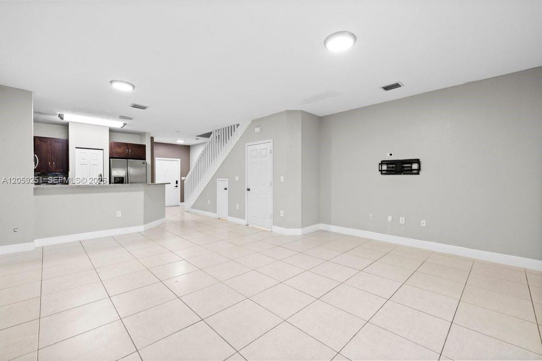 En Venta: $405,000 (2 camas, 2 baños, 1428 Pies cuadrados)