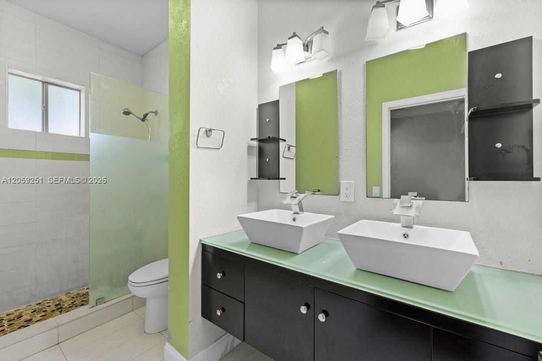 En Venta: $405,000 (2 camas, 2 baños, 1428 Pies cuadrados)