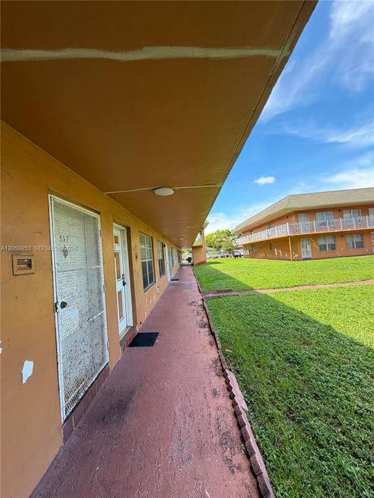 For Rent: $1,150 (0 beds, 1 baths, 440 Square Feet)