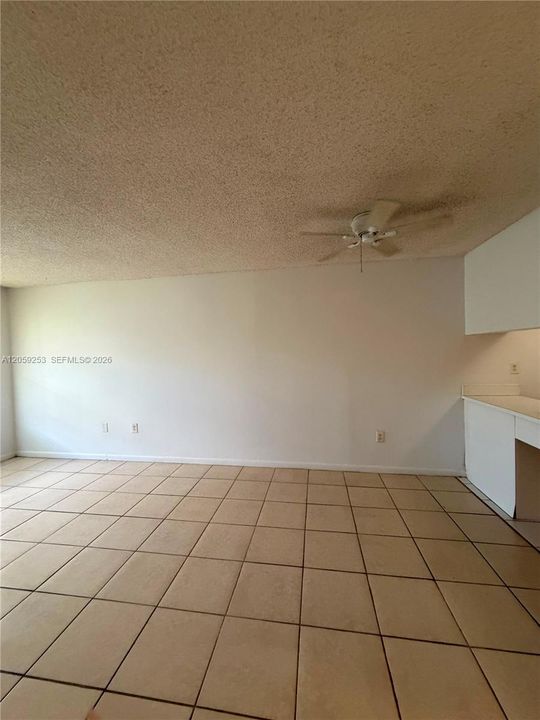 For Rent: $1,150 (0 beds, 1 baths, 440 Square Feet)